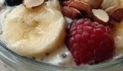 Sugar Free Creamy Overnight Oats with Berries and Banana