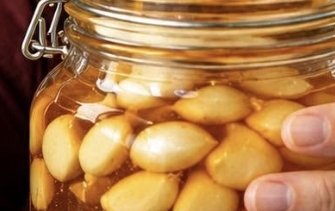 Eat Garlic and Honey on an Empty Stomach for 7 Days: What Are the Potential Benefits